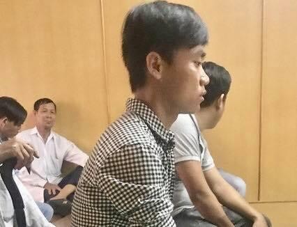 Kết thúc vụ án đi tè quay mặt sang nhà hàng xóm có con gái