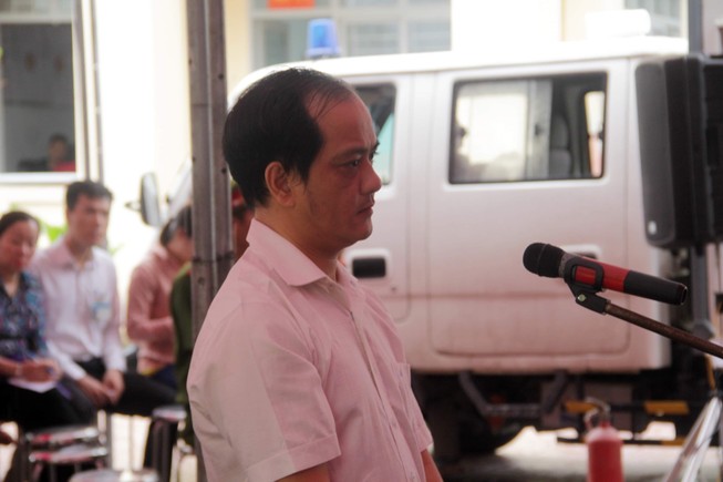 Lãnh án vì đánh người trong đoàn cưỡng chế