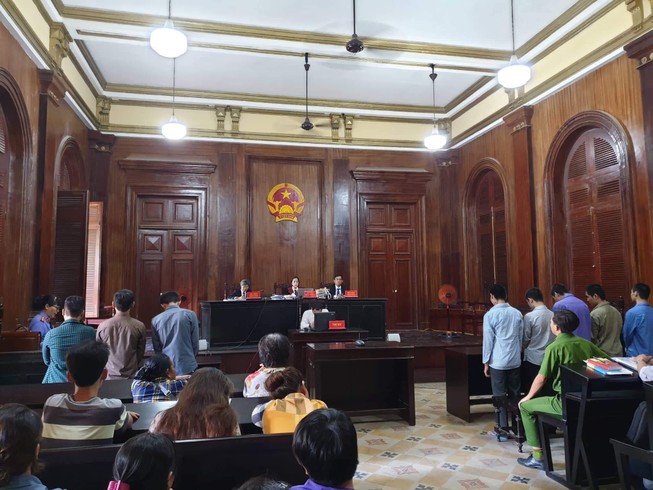 Cướp táo tợn nhưng chỉ lấy thùng bia, mấy chai nước lên men