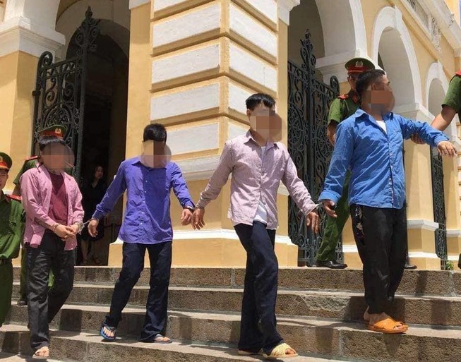 Mẹ của cướp nhí nhận hết lỗi về mình