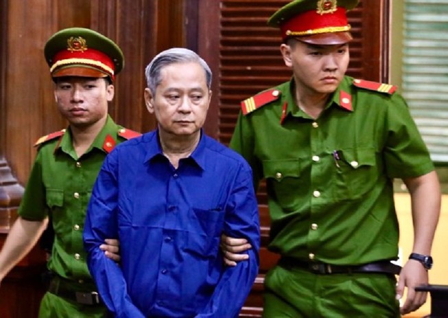 Ông Nguyễn Hữu Tín và các bị cáo đã đến tòa