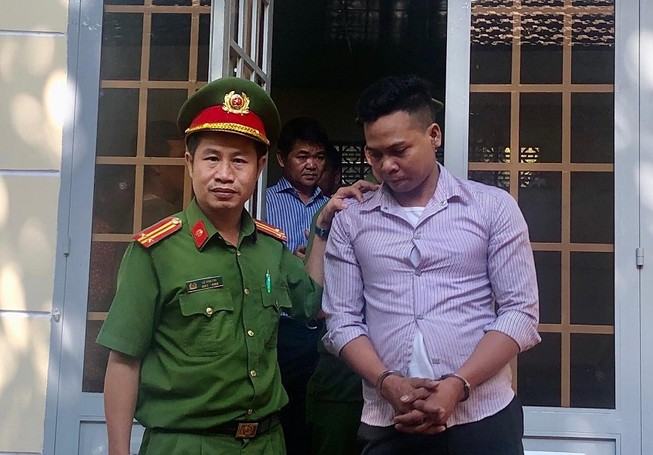 Tài xế ngoại tông chết người rồi bỏ chạy