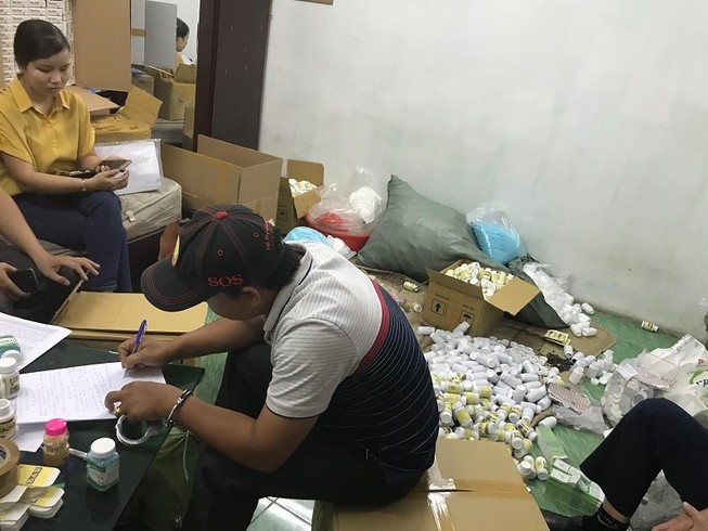Ba anh em cùng giám đốc công ty dược sản xuất thuốc giả