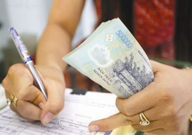 Bà bán nước ham bia, rượu rẻ bị phạt 20 triệu đồng