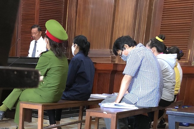 Tranh luận về tội trạng 5 nhân viên Công ty Tài chính cao su