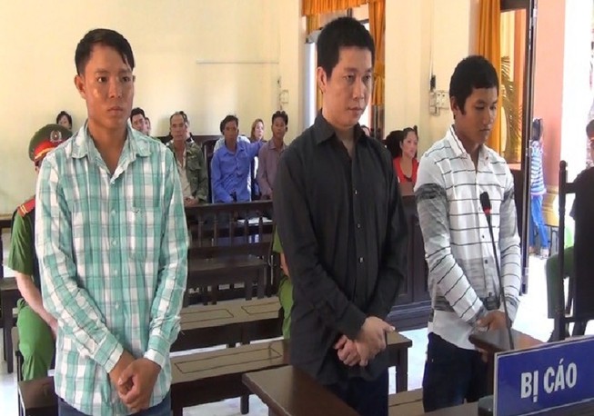 Thanh niên ra tòa vừa là bị cáo vừa là bị hại