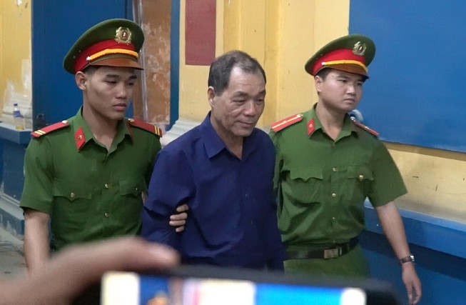 Trầm Bê thừa nhận 'bút sa' và xin khắc phục hậu quả