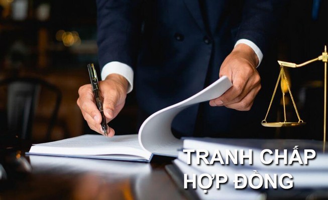 Tranh chấp giữa nữ ca sĩ Miko Lan Trinh và công ty ông bầu