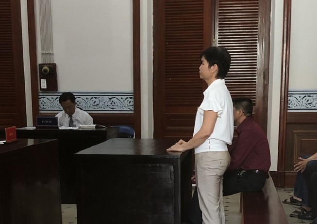 Công chức câu kết doanh nghiệp chiếm đoạt tiền may đồng phục