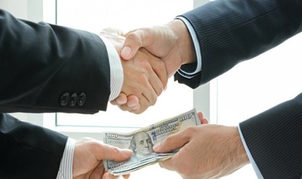 Bắt quả tang thiếu uý công an nhận tiền hối lộ