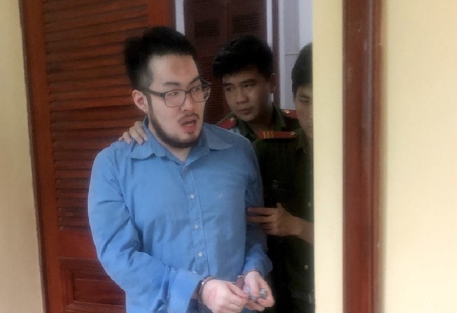 Trai ngoại ra tòa nói mua ma túy chữa bệnh trầm cảm