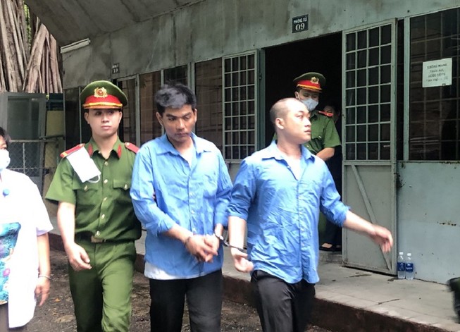 Rủ nhau đi chém bạn trai của vợ sau lời hăm dọa qua điện thoại