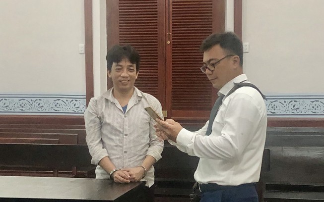 Bị chém lìa bàn tay vì chỉ bài cho phụ nữ tại chiếu bạc