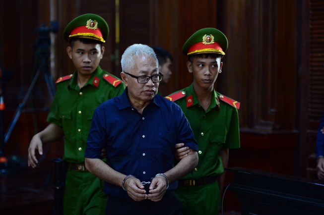 Cựu CEO ngân hàng 'thoát' truy cứu hình sự thiệt hại ngàn tỉ
