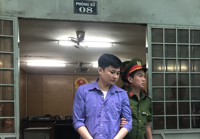 Giả danh nhân viên an ninh sân bay lừa đảo hơn 10 người