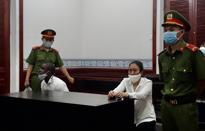 Cặp đôi lãnh án chung thân sau khi đón taxi đến điểm hẹn