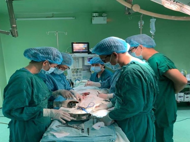 Một bệnh viện quận lần đầu tạo hình dương vật cho bệnh nhi