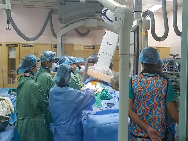 Nguyên nhân không ngờ khiến cụ ông đột ngột ói ra máu