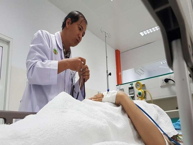Bé gái 13 tuổi nhảy từ lầu 8 chung cư vẫn tỉnh táo