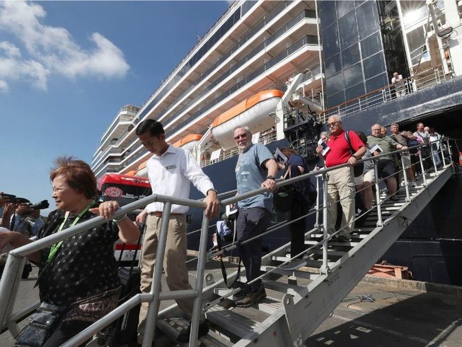 Khách trên tàu Westerdam quá cảnh ở TP.HCM được xử lý ra sao?