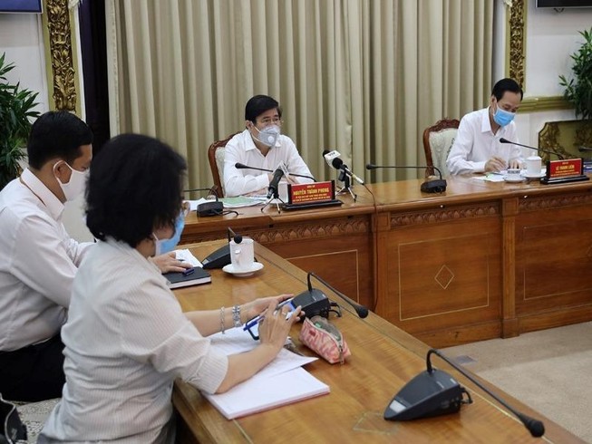 Chủ tịch TP.HCM nói về việc người dân tìm không ra khẩu trang