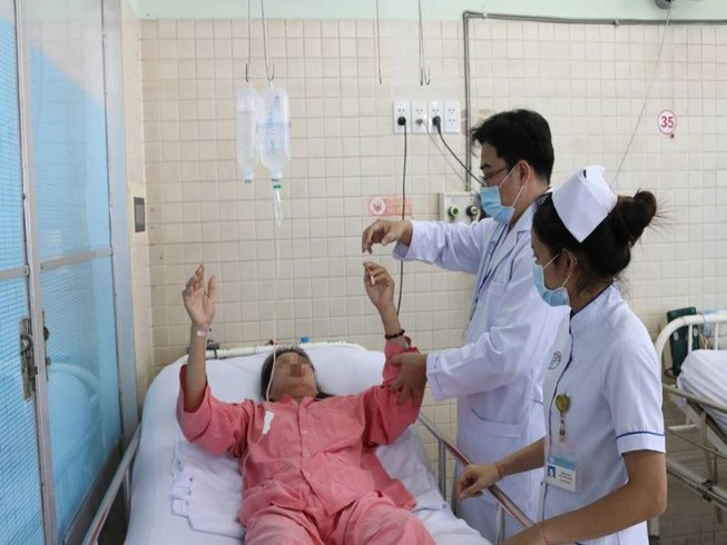 Bệnh nhân đang nằm viện đột nhiên đau đầu, hôn mê sâu