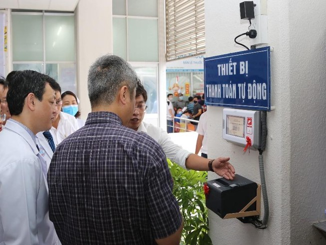 Bệnh viện Chợ Rẫy khám bệnh không cần dùng tiền mặt