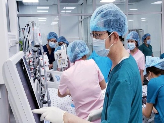 Hai bé Trúc Nhi - Diệu Nhi đã tỉnh sau ca phẫu thuật tách dính
