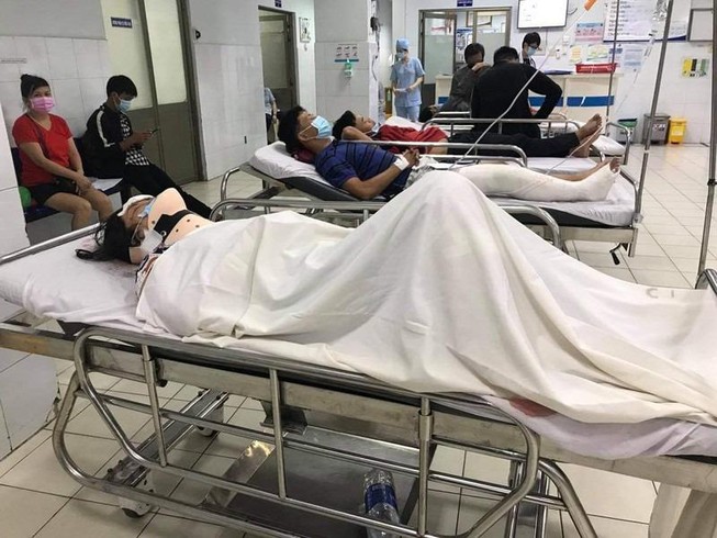 Ô tô đâm hàng loạt xe máy ở Bình Thạnh: 1 nạn nhân dập phổi