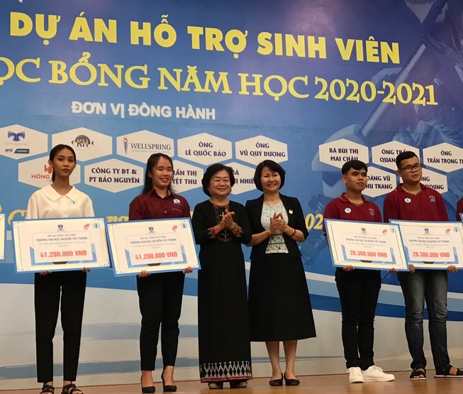 Quỹ học bổng Vừ A Dính ra mắt dự án “Hỗ trợ sinh viên”
