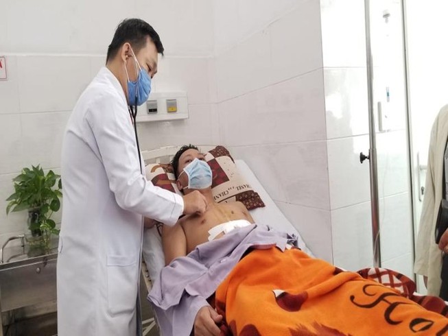 Bác sĩ bỏ qua thủ tục, cứu người đàn ông bị đâm thủng tim
