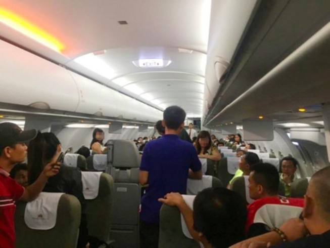 Cấm bay 9 tháng người trêu ghẹo tiếp viên, hành khách nữ