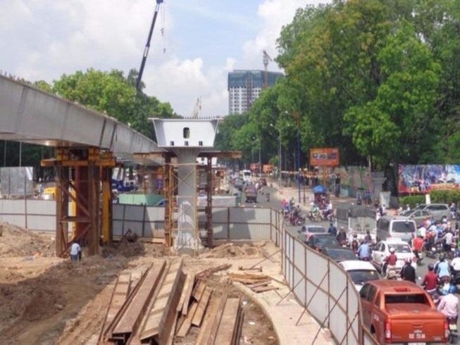 Cầu vượt Nguyễn Kiệm được thi công trở lại