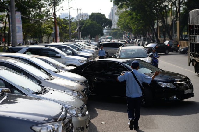 Nộp phí đỗ ô tô dưới lòng đường quận 1 qua điện thoại