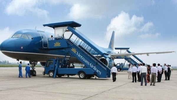 Hàng loạt chuyến bay bị chậm vì bão số 7