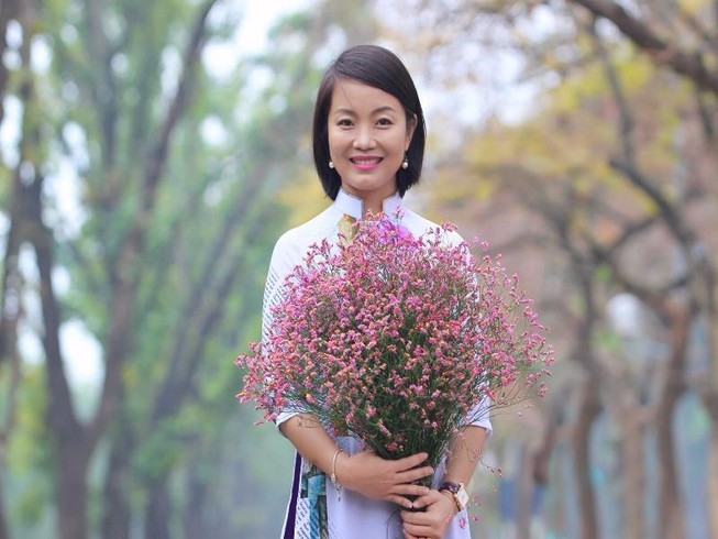 Hà Nội hoa sao đang rộ, hoa sưa còn nấn ná tháng Tư