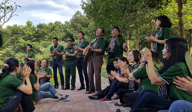 “Các anh ơi, về đây nghe tôi hát“