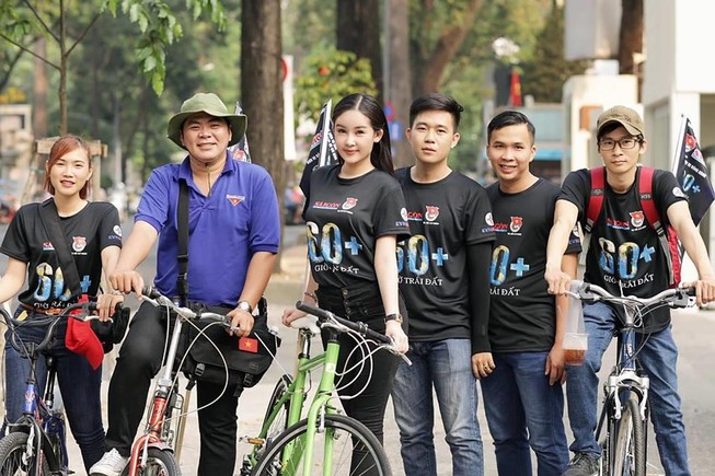 Các hoa hậu Việt Nam hưởng ứng Giờ Trái đất