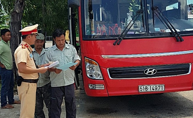 Không có bằng lái vẫn chạy xe giường nằm chở khách
