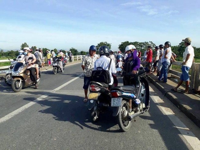Cặp vợ chồng nhảy cầu tự vẫn, chồng bơi được vào bờ...