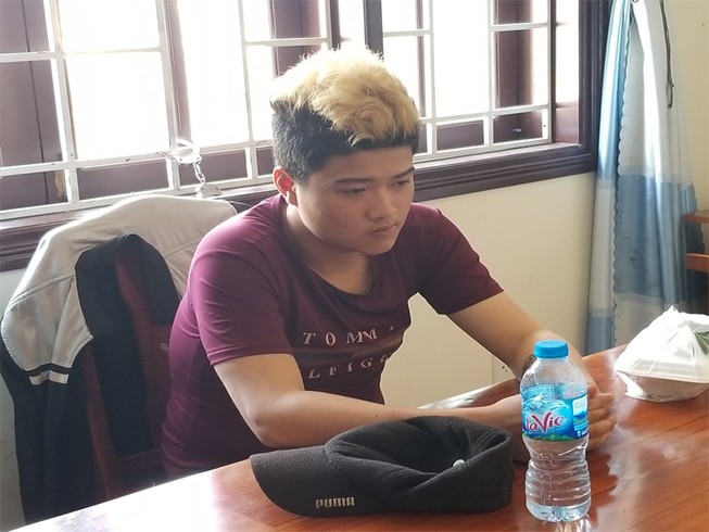 Kẻ giật túi xách người nước ngoài bị dân vây bắt