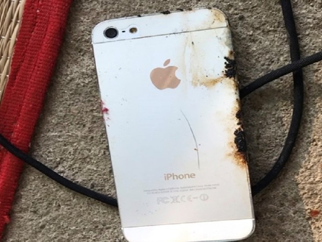 Nổ iPhone khi cắm sạc pin, một người làm thuê tử vong