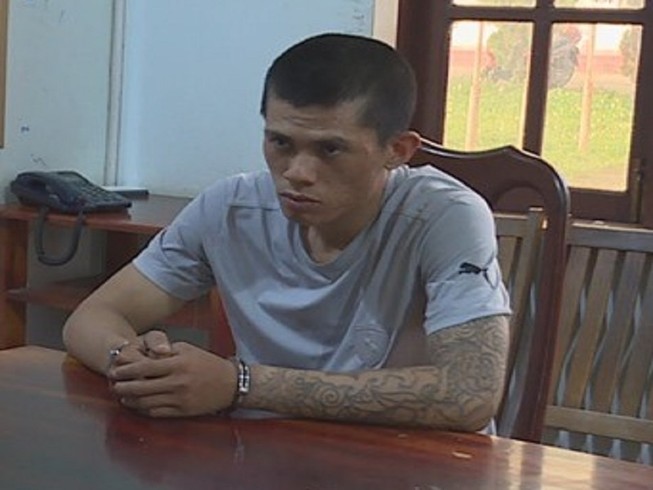 Kẻ trộm gí dao vào cổ chủ nhà lấy thêm tiền