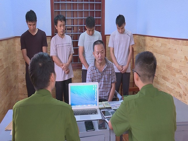 Phá đường dây cá độ hơn 2 tỉ mỗi tuần