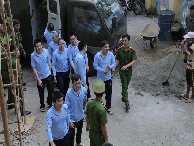 Tám người thương vong, tám người hầu tòa vì... đất