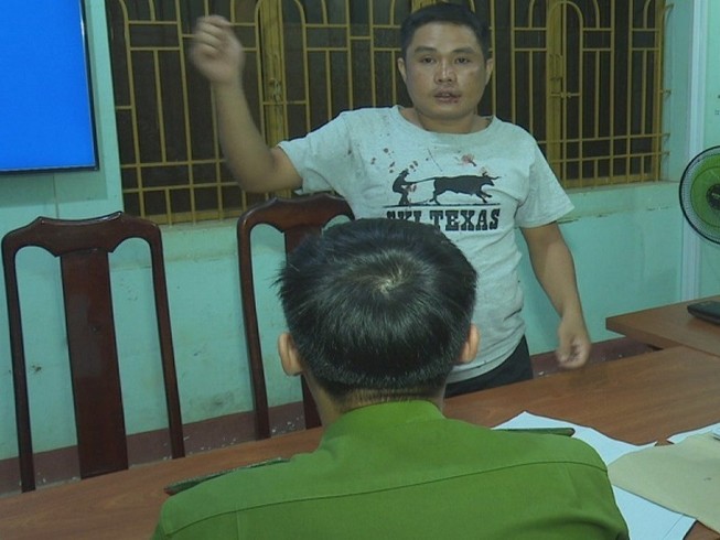 Vì chuyện rót bia, cựu cán bộ huyện gây án mạng