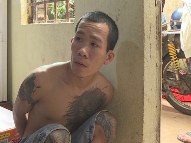 Thu giữ nhiều dao, đạn của cặp vợ chồng bán ma túy