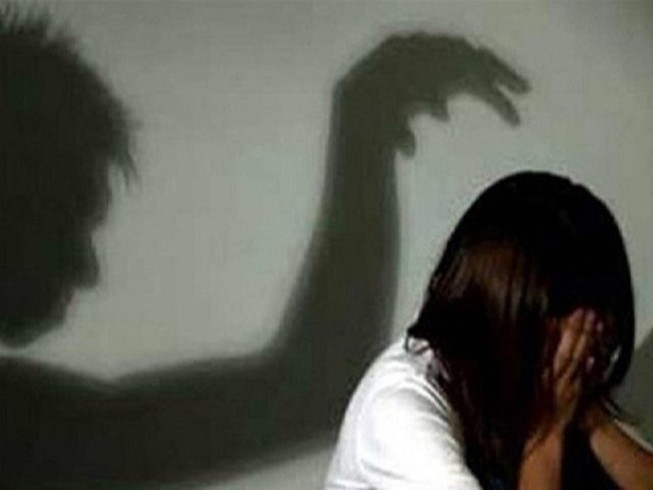 Bắt giam kẻ giả phụ huynh vào trường dâm ô nữ sinh lớp 9