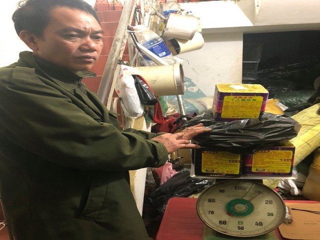 Bắt giữ người đàn ông mua bán pháo trứng