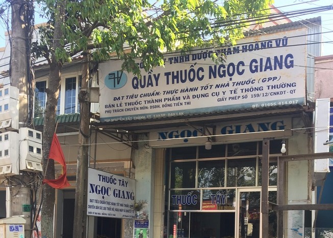 Quầy thuốc găm hàng, bán khẩu trang giá trên trời bị 'sờ gáy'